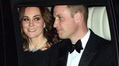 Kate si půjčila náhrdelník od královny. Nosila ho i Diana