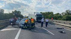 Hromadná nehoda čtyř aut a kamionu zablokovala D8. Vážně se zranila žena