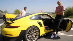 Kdo bude ječet víc? Šarapovová si dala rande s pilotem F1
