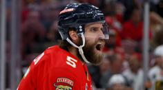 Ekblad hrál play-off se zlomeninou v noze, Tkachuk se zlomenou hrudní kostí