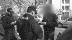 Opilý řidič nebezpečně odstavil auto. Policii tvrdil, že je stopař