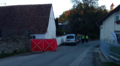Skateboardista zemřel při nárazu do zdi. Tělo našli u silnice na Strakonicku
