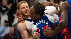 Takovou bitku NBA dlouho nepamatuje. Rvali se hráči i trenéři