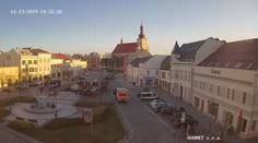 Drama v Holešově! Vichřice shodila vánoční strom. Zavalil stánky