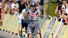 Belgičan Philipsen vyhrál už třetí etapu na Tour, Girmay měl před cílem pád