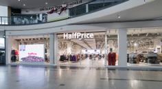 Do Česka míří další obchod s oblečením. V Praze otevřel HalfPrice