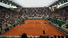 Konec alkoholu na French Open. Fanoušci už přestřelili