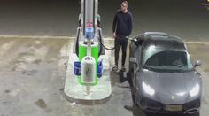 Muž si v únoru půjčil lamborghini, stále ho nevrátil. Pátrá po něm policie