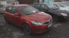 V Pardubicích se dražila odstavená auta. Nové majitele má více než polovina