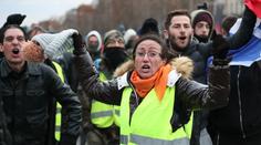 Už desátý mrtvý. Protesty ve Francii mají další oběť