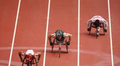 DOPING u paralympioniků: Podvázat šourek a držet moč!