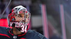 Petr Mrázek má zbrusu novou masku. Vzdává hold Torontu