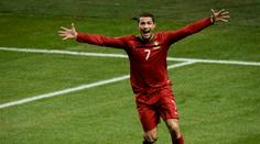 FIFA prodloužila hlasování o Zlatý míč. KVŮLI RONALDOVI!