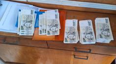 Seniorka nechala v obchodě 100 tisíc. Poctivý muž vše vrátil, odmítl i nálezné