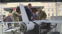 Fiala se vydal na inspekci k elitním výsadkářům do Prostějova