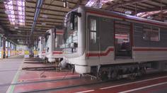 Metro slaví půl století. Pražané se vozili historickou soupravou
