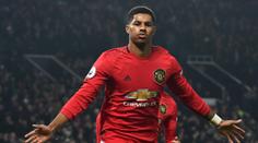 Útočník United nakrmil tři miliony lidí, dostal královské ocenění