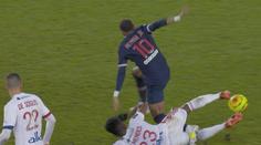 VIDEO: Slzy a bolest! Kanonýr Neymar utrpěl ošklivé zranění kotníku