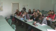 Studenti i učitelé chtějí změnit podobu státních zkoušek. Inspirují se v zahraničí