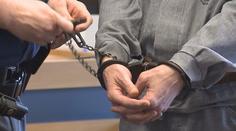 V garáži na Trutnovsku leželo tělo ubité ženy. Policie obvinila jejího přítele