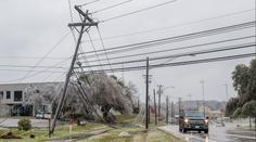 Spadlý elektrický drát zabil v Oregonu rodiče, hrdinka zachránila jejich miminko