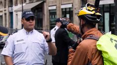 Střelba na Tour! Policisté pálili po agresivním řidiči. Ten jim utekl
