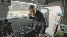 Tři ostré holky v akci. Reportérka TV Nova si vyzkoušela samohybné houfnice