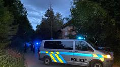 Před ubytovnou v Milovicích došlo ke konfliktu. Jednoho člověka pobodali