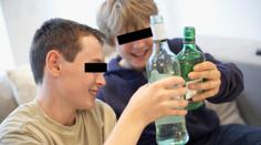 Nezletilé opilce řeší policie i sociálka. Rodině hrozí velké potíže