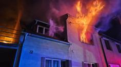 Na Olomoucku hořel rodinný dům. Při zásahu se zranili dva hasiči