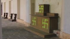 Kostel na Českolipsku měl posprejovat hákovými kříži. Muži hrozí dva roky vězení