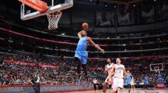 Oklahoma dobyla hřiště Clippers. Durant rozhodl trojkou i blokem