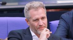 Policie prohledává byt politika Bystroně. Měl přijímat úplatky