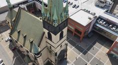 Grilování i koncerty. Veřejnosti se otevřely tisíce kostelů