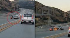 VIDEO: Motorkář kopl do auta a rozjel tak řetězovou nehodu
