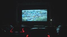 V Pardubicích otevřeli autokino. Pořadatelé plánují promítat do Vánoc