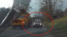 VIDEO: Chvíle hrůzy na Semilsku. Při předjíždění šlo o život, řidič řekl jen "sorry"