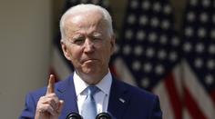 Biden oznámil první zpřísnění pro držení střelných zbraní v USA
