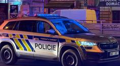 Smrtelná nehoda v Praze: Chodce srazilo policejní auto