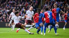 Studená sprcha, pak velký obrat. City setlo Crystal Palace, Arsenal je zase první