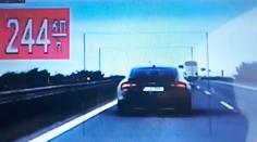 Čech závodil na slovenské dálnici. Za 244 km/h dostal tučnou pokutu!