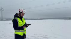 Nejnovější metoda kontroly stožárů vysokého napětí je tu. Probíhá za pomoci dronů