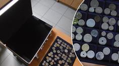 Muž našel kufr plný vzácných mincí. Ležel na ulici v Brně!