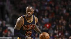 LeBron se posunul před O'Neala, ale Cleveland opět prohrál