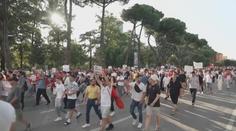 V Albánii pokračují rozsáhlé protesty. Lidem vadí luxusní resort v národním parku