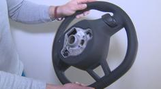 Muž z automobilky kradl volanty a airbagy! Prodával je v Polsku