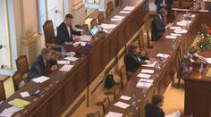 Ve Sněmovně to vřelo. "Bolševický cenzor!" vyjel na šéfa KSČM Ferjenčík