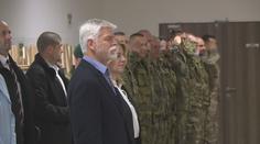 Pavel a Čaputová navštívili české vojáky v Lešti. Na základnu je dopravil vrtulník