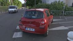 Řidič chtěl v Paříži najet do davu před mešitou! Zastavily ho bariéry