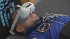 Testování chytrého trička. Český kosmonaut už ví, v čem poletí do vesmíru